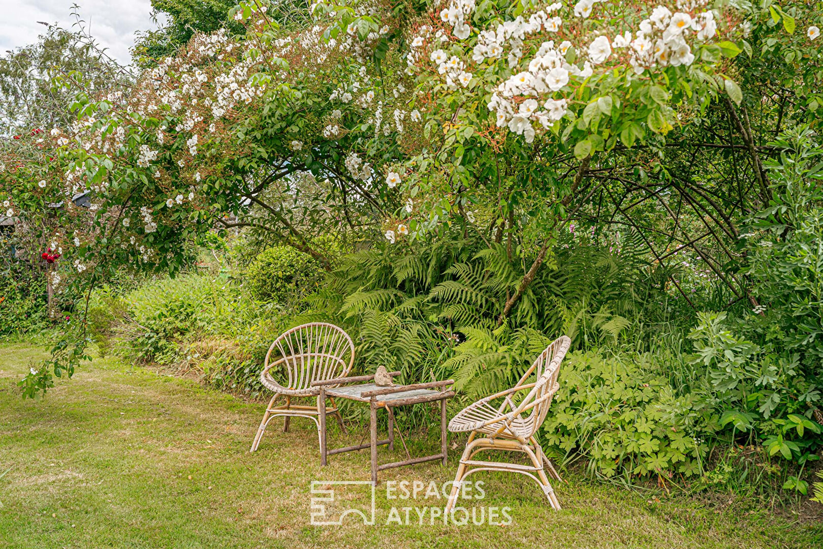 Petit Paradis sur un hectare et demi de campagne