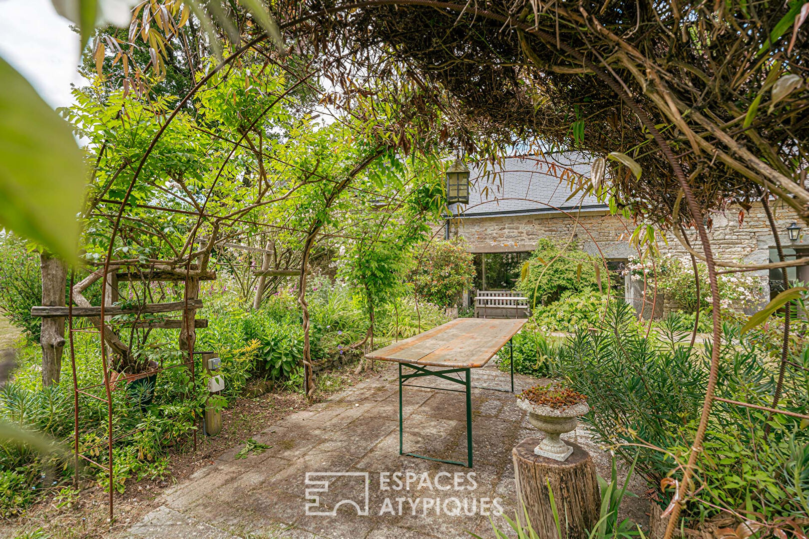 Petit Paradis sur un hectare et demi de campagne