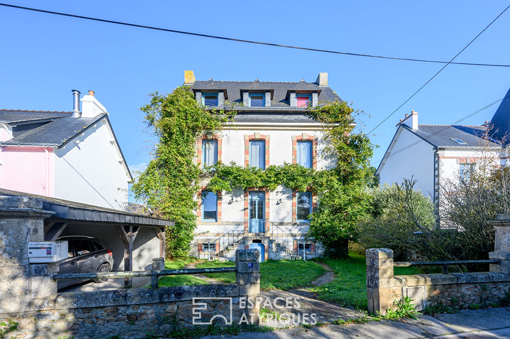 Bourgeois house, with high heritage value, close to shops and beaches