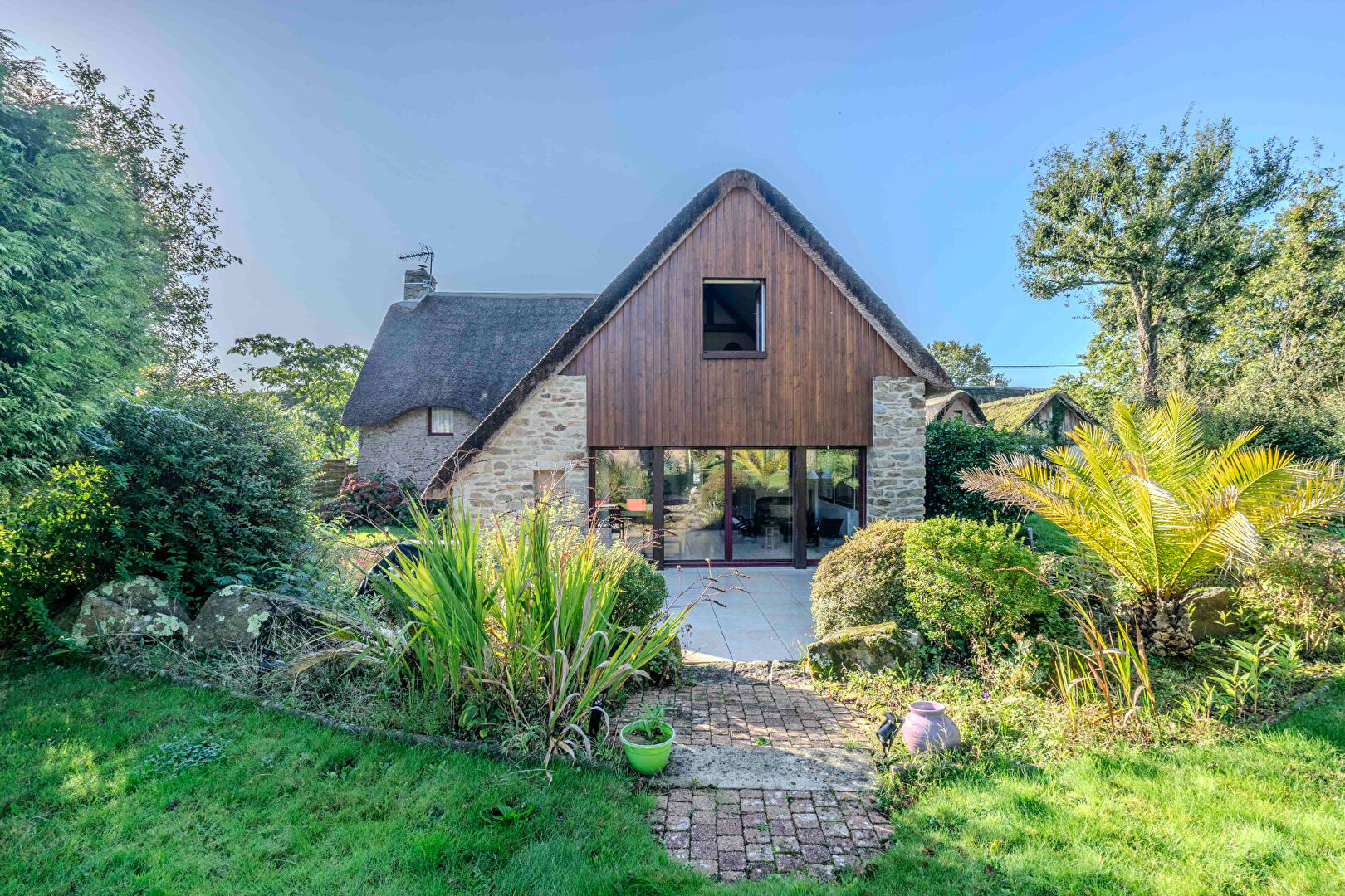 El Chiringuito: Charming Thatched Cottage 2 minutes from St Lyphard