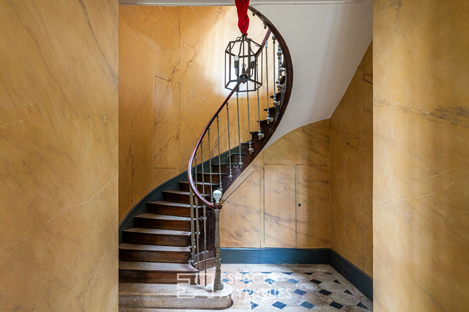 Maison bourgeoise à réinventer : élégance au coeur de Meung-sur-Loire