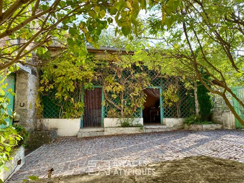 Cette ancienne maison de village de la Drôme a la saveur des souvenirs d’enfance.