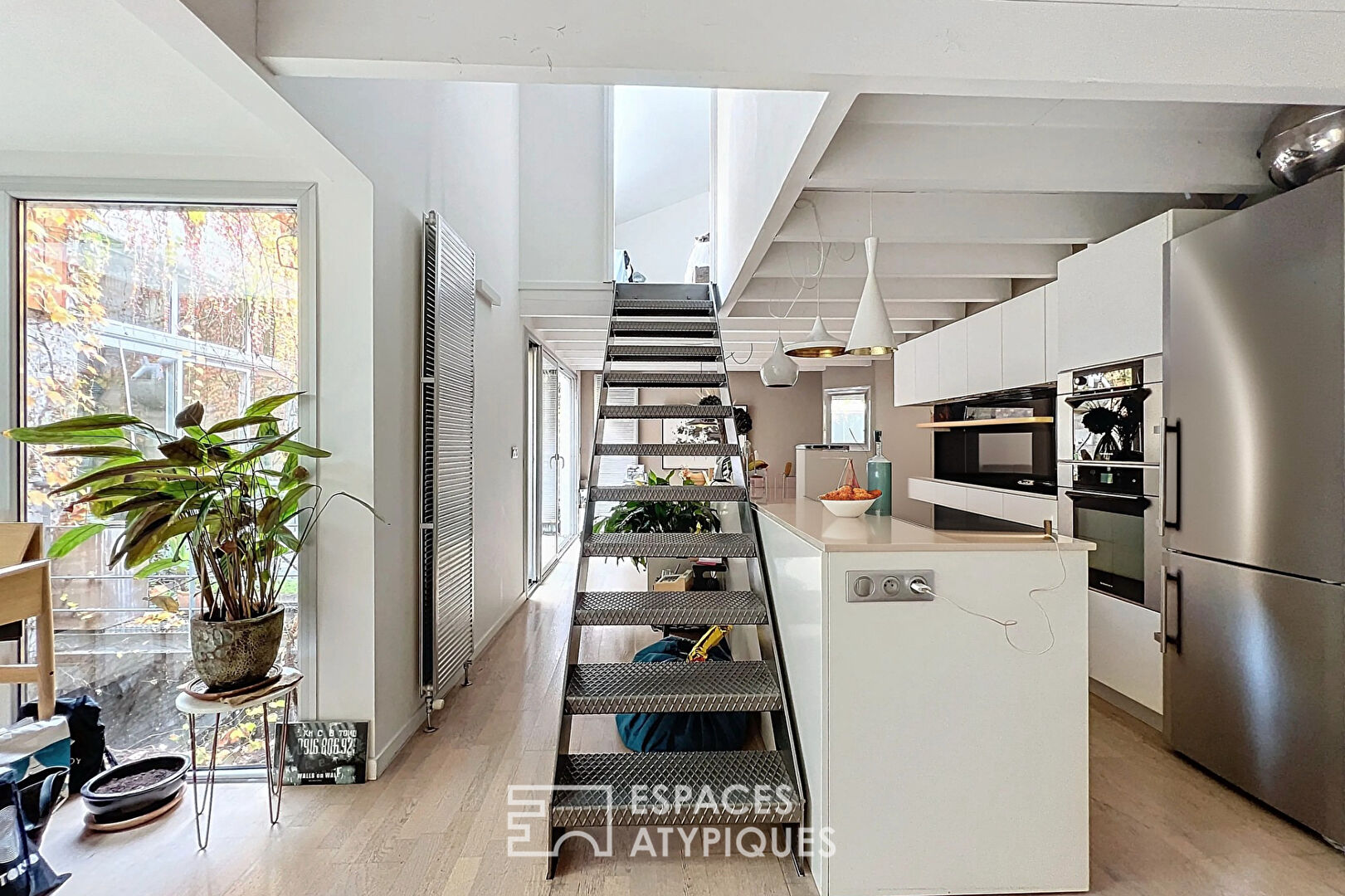 Triplex loft with planted patio, swimming pool and solarium