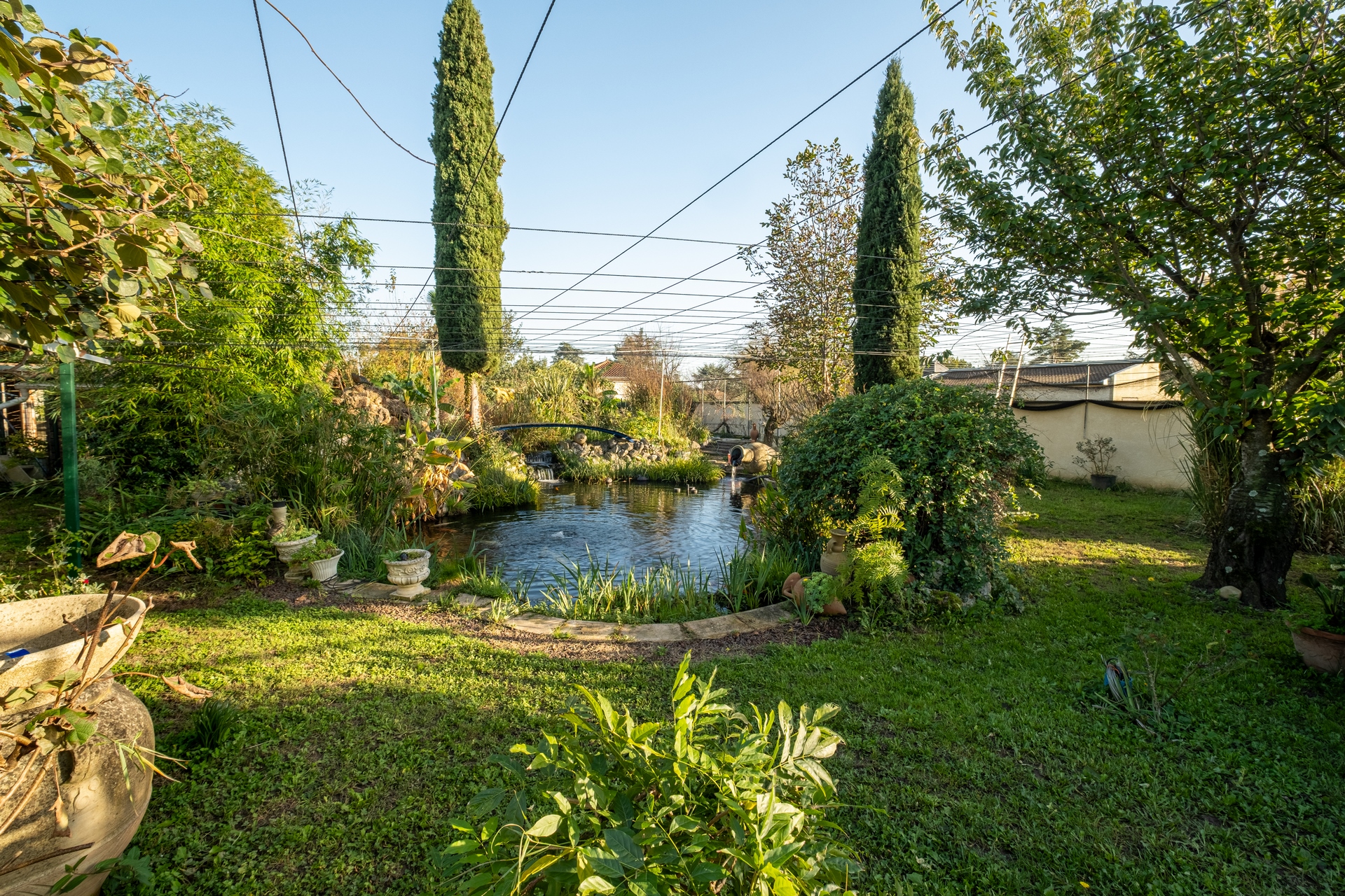 Villa with landscaped garden close to the center