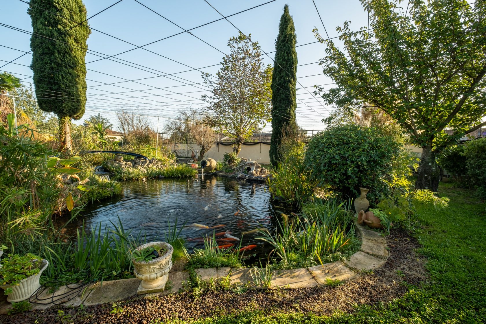 Villa with landscaped garden close to the center