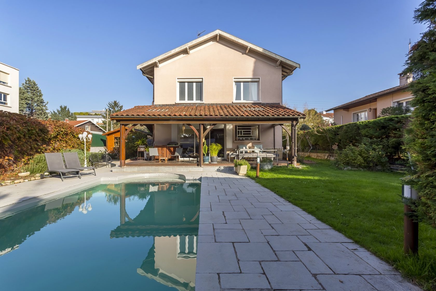 Maison avec piscine au cadre bucolique