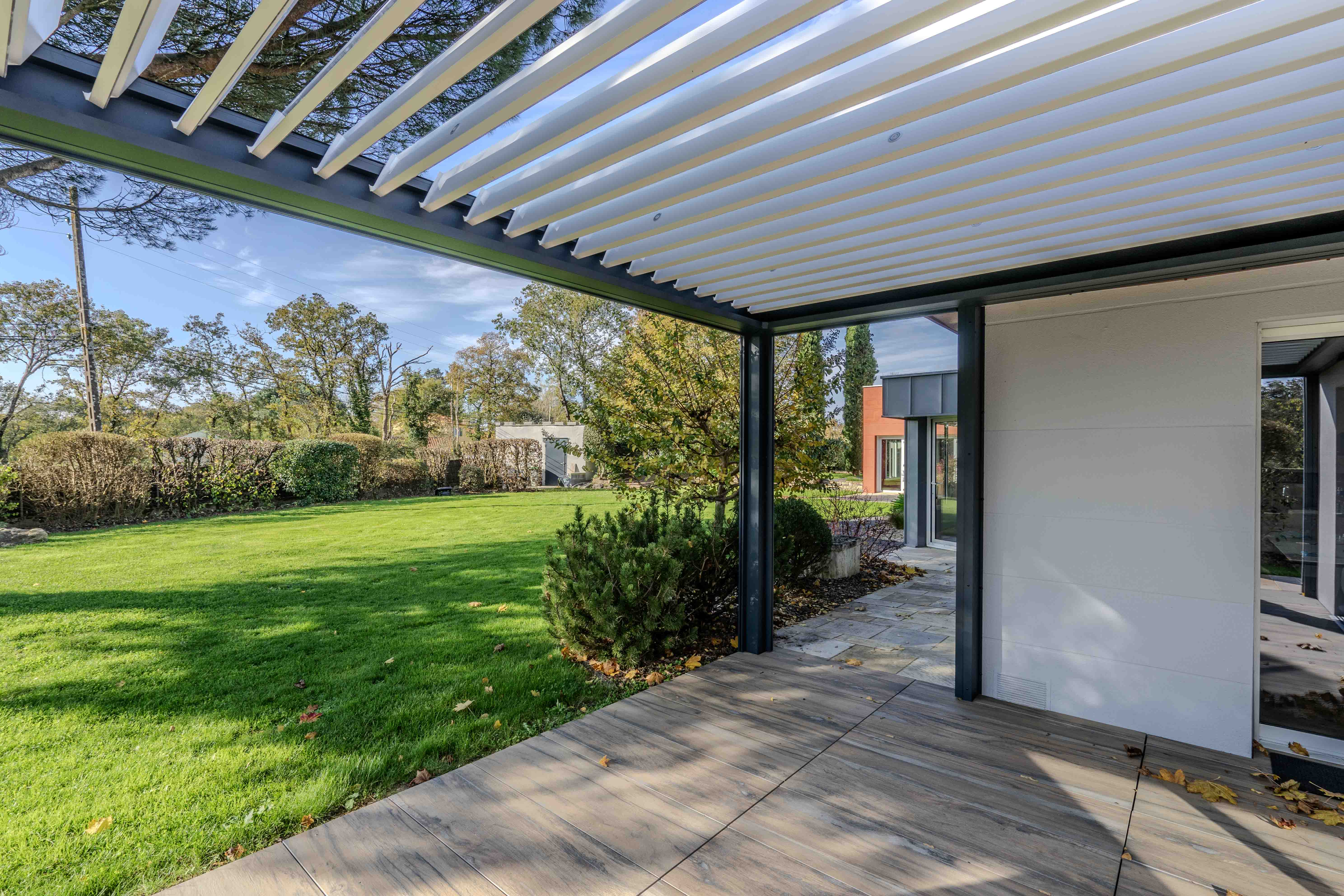 Villa contemporaine d’envergure et sa somptueuse piscine intérieure