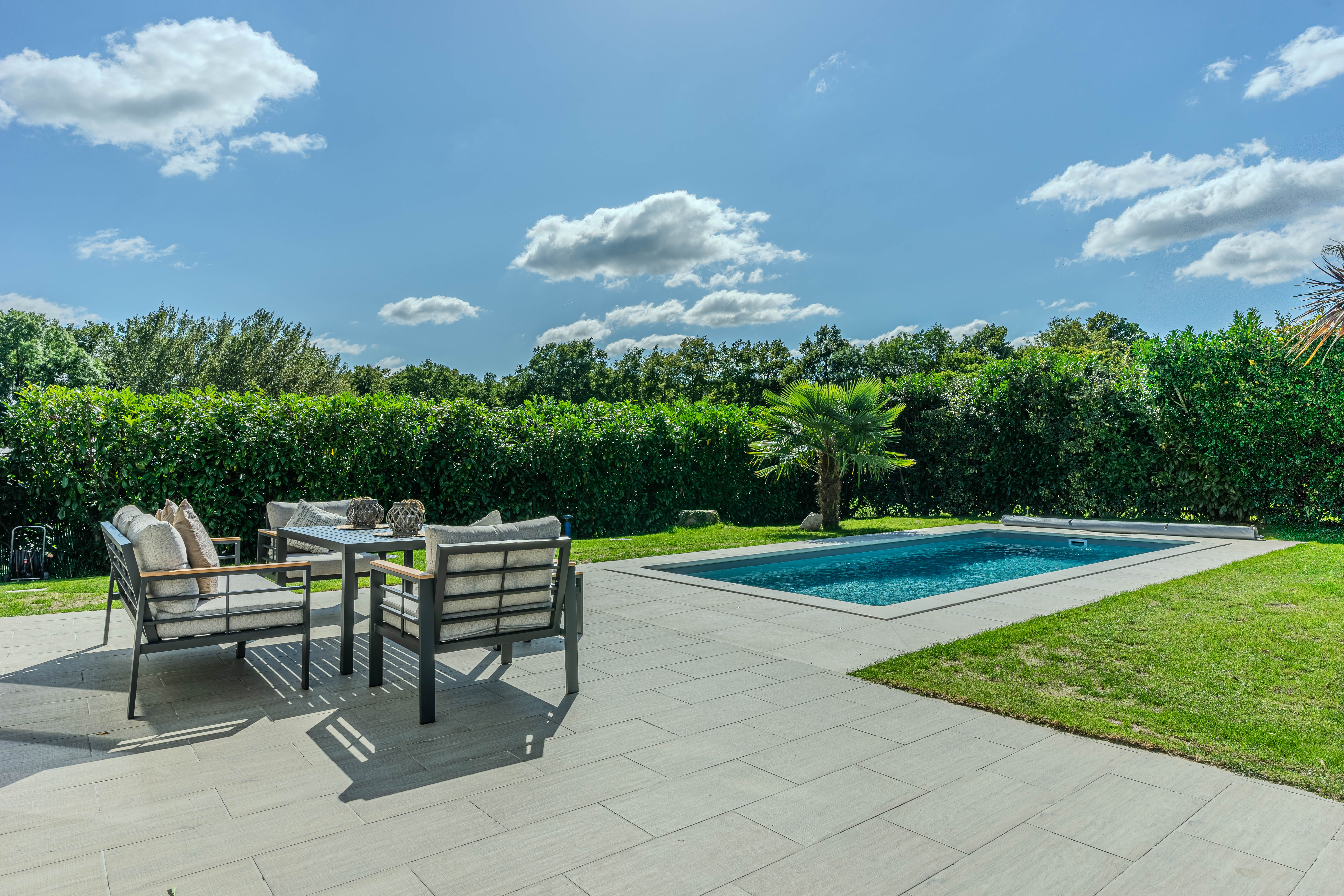 Renovated family home and its swimming pool