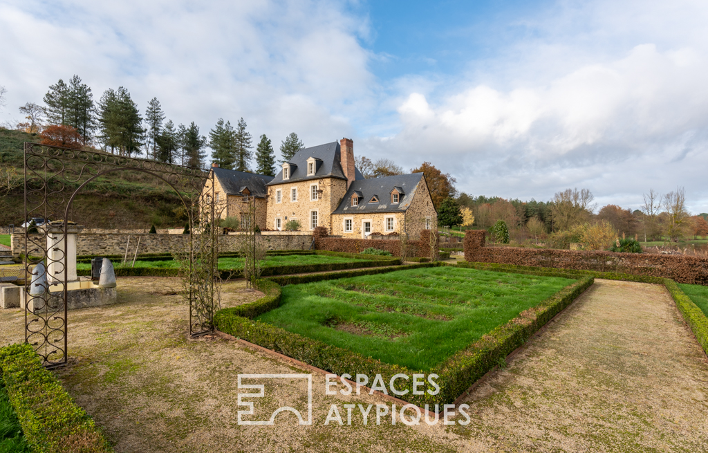 Manoir du XVIIème siècle rénové et son domaine de 25 hectares