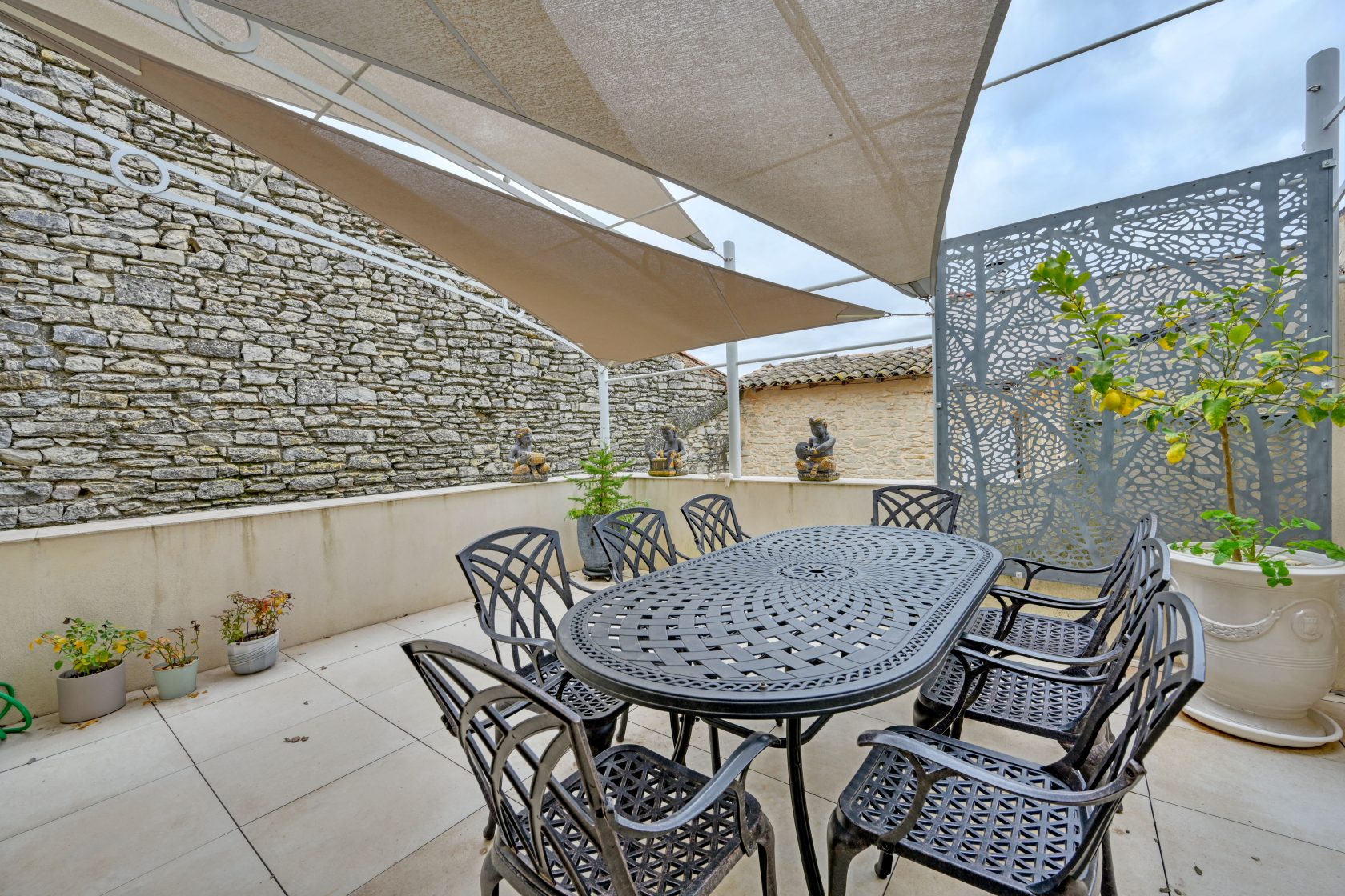 Authentique maison de village rénovée avec terrasse