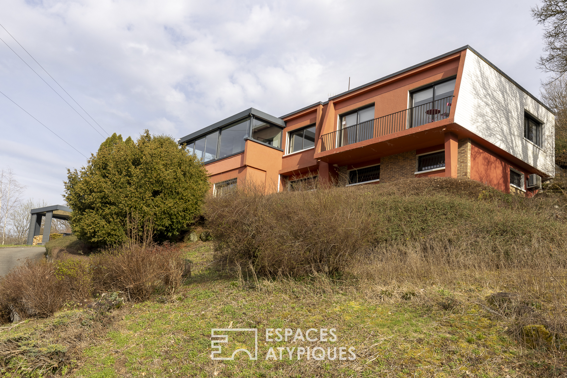 Maison d'architecte en lisière de forêt