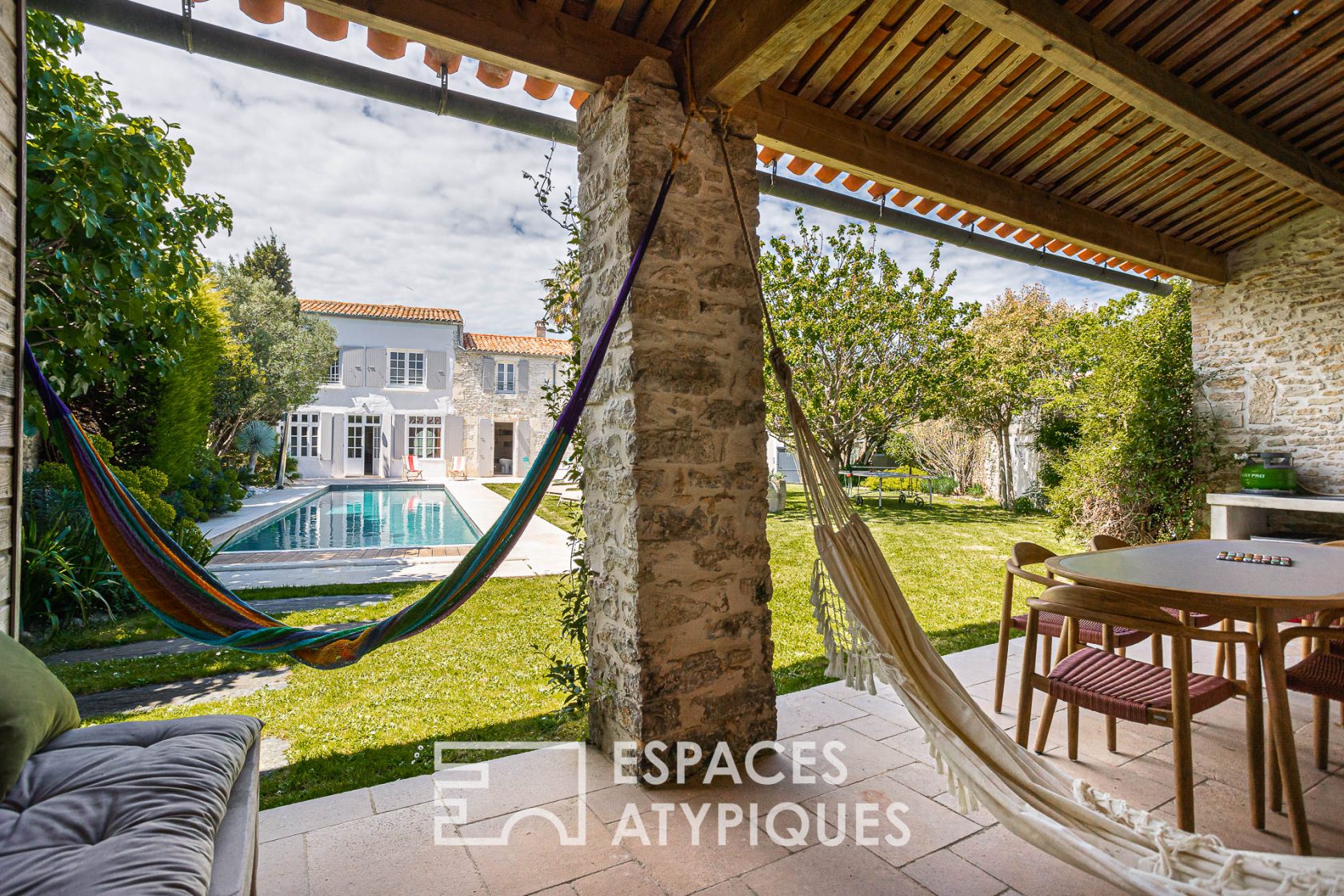 Maison entre charme et sérénité avec piscine