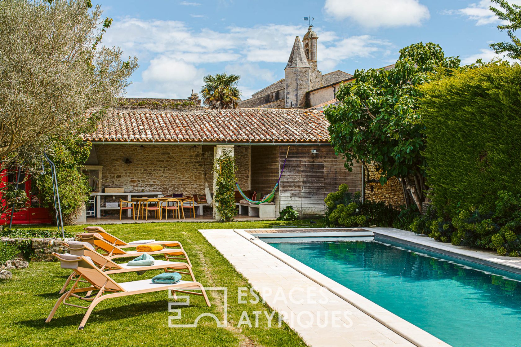 Maison entre charme et sérénité avec piscine