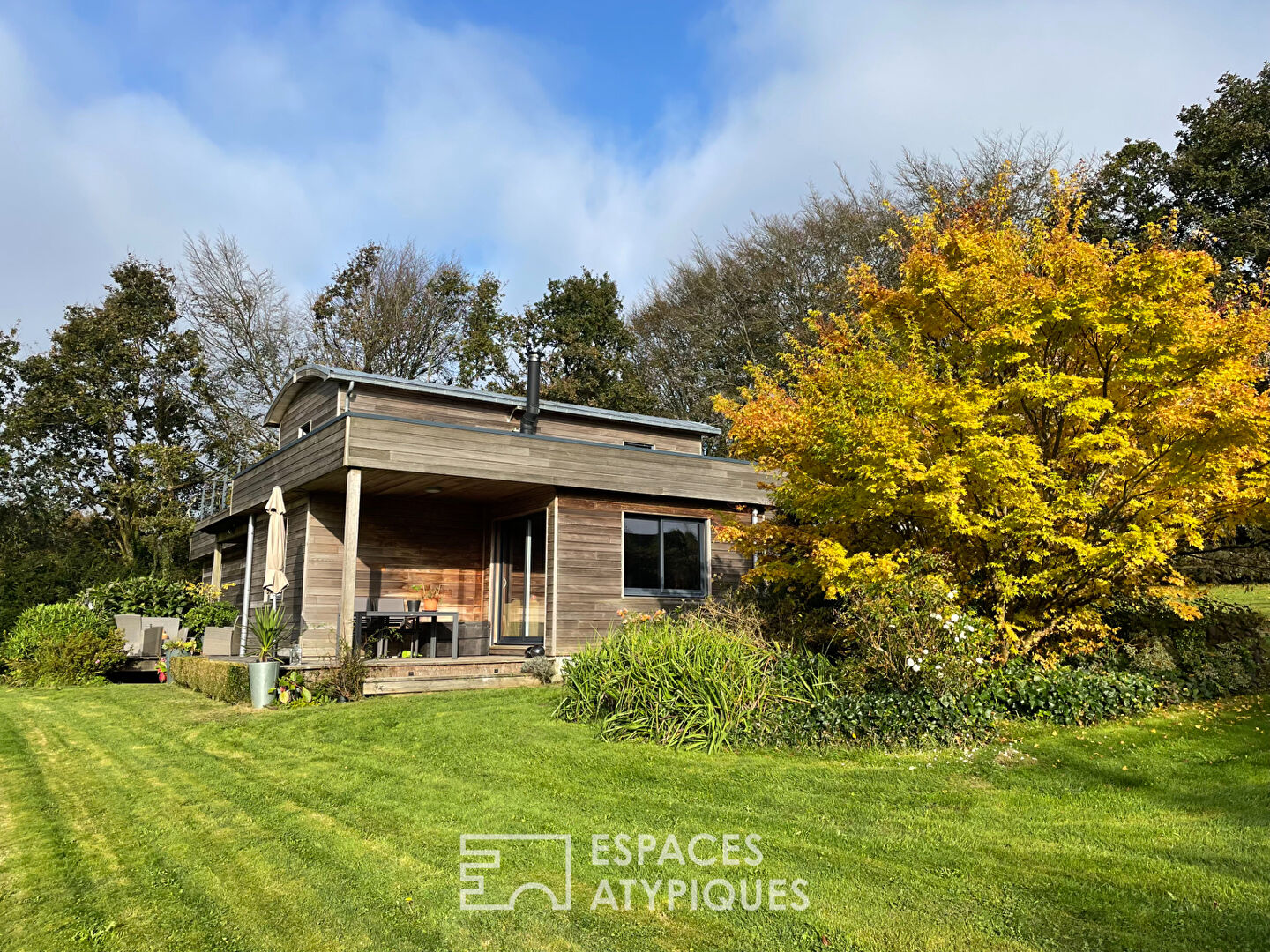 Maison d’architecte lovée dans son écrin de nature