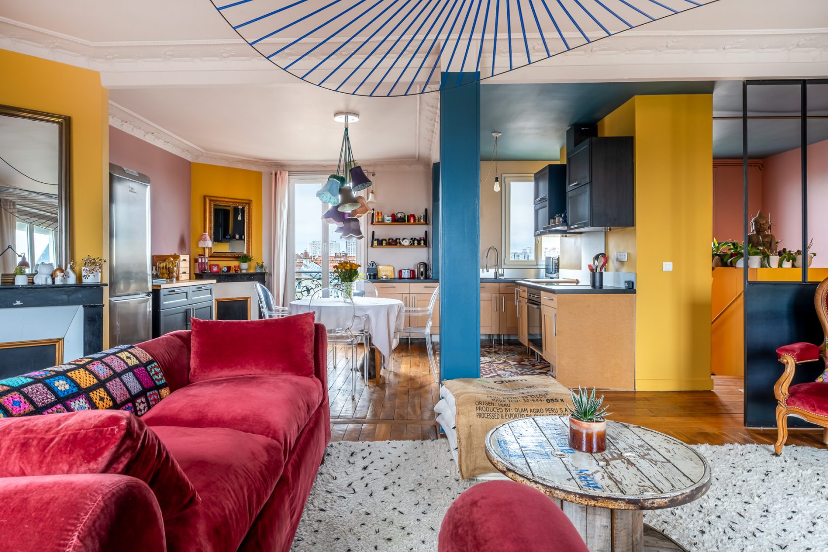 Last floor apartment in the heart of the Philosophes district