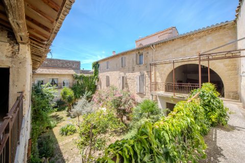 Vaste demeure familiale du XIXème en coeur de village