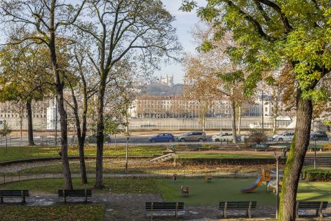 Appartement bourgeois avec vue sur les quais du Rhône