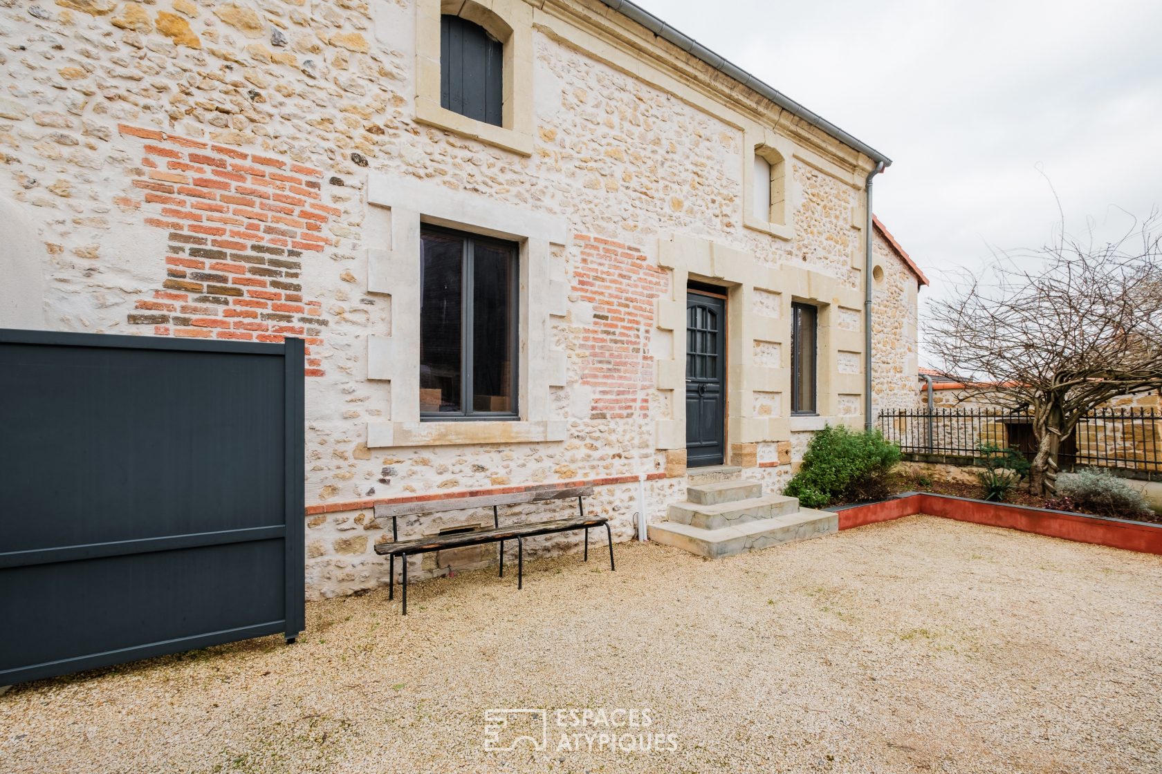 Grange rénovée et sa piscine