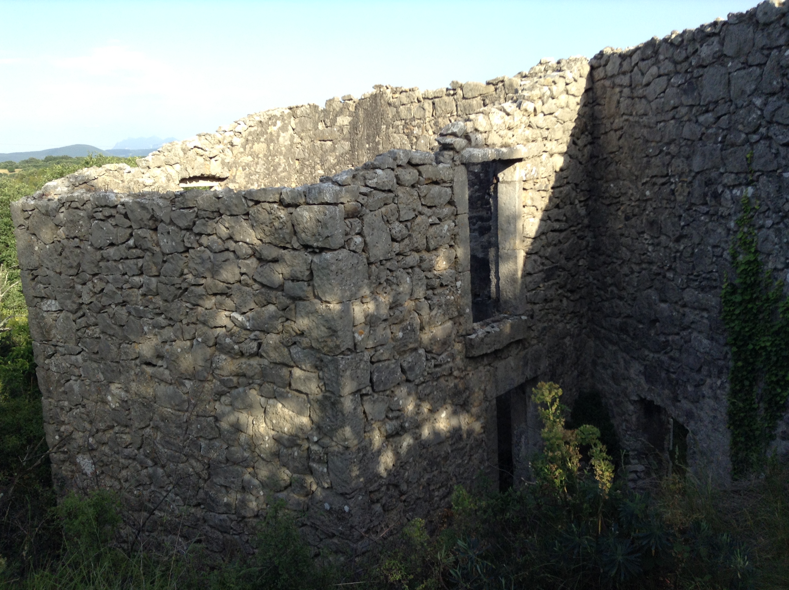 Ruines avec 18 hectares de terrain