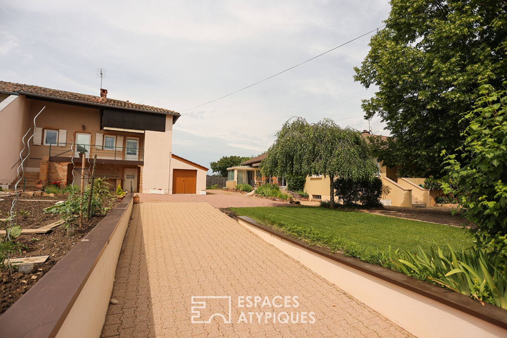 Duo de maisons dans un village au sud de Mâcon