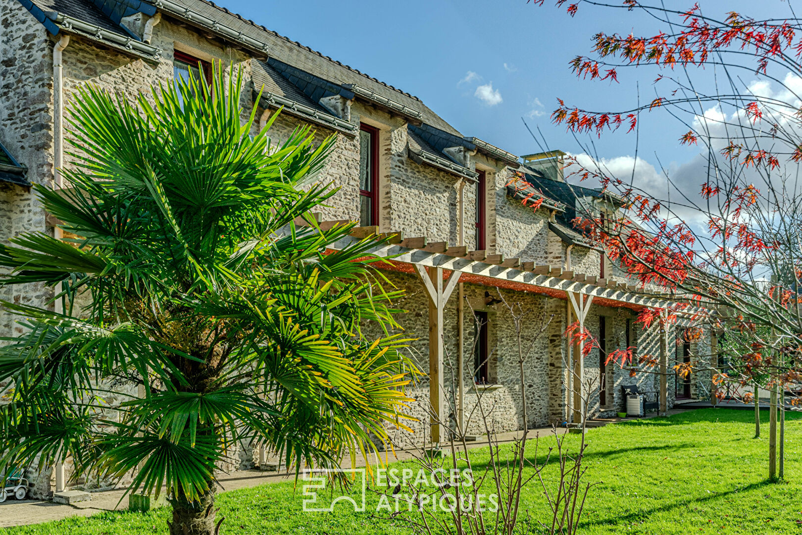 Renovated Longère with Outbuildings in a Peaceful Location