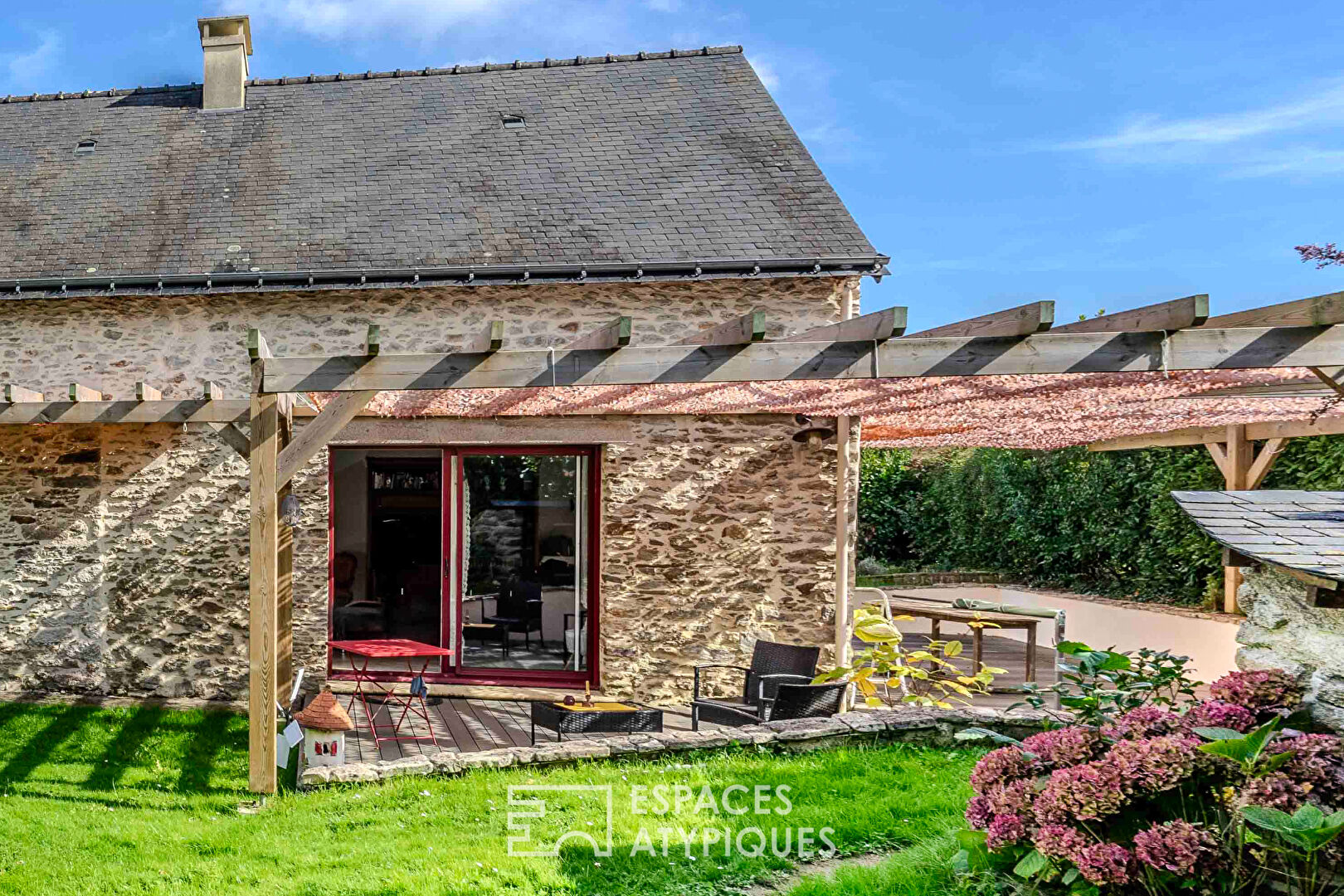 Renovated Longère with Outbuildings in a Peaceful Location