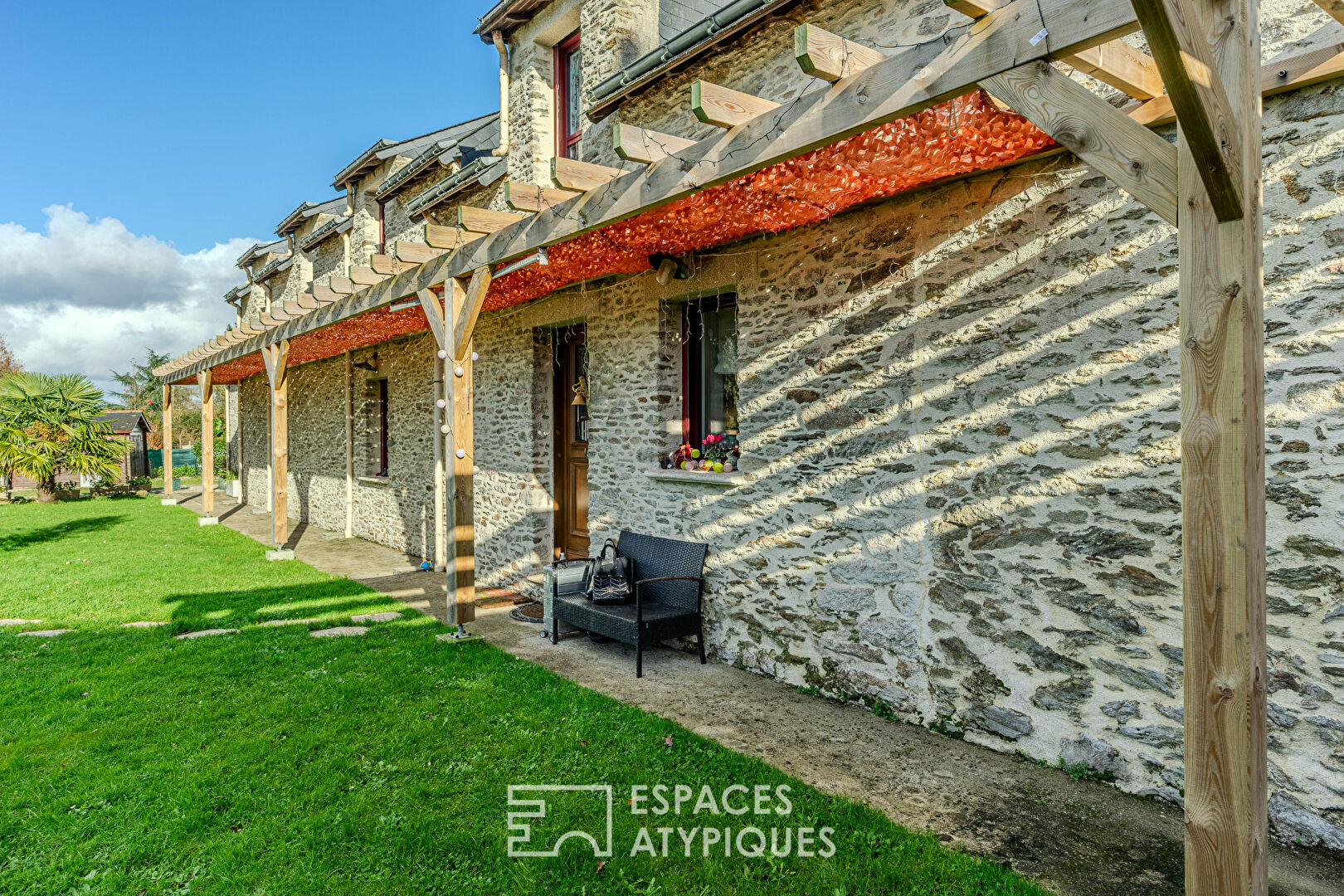 Renovated Longère with Outbuildings in a Peaceful Location