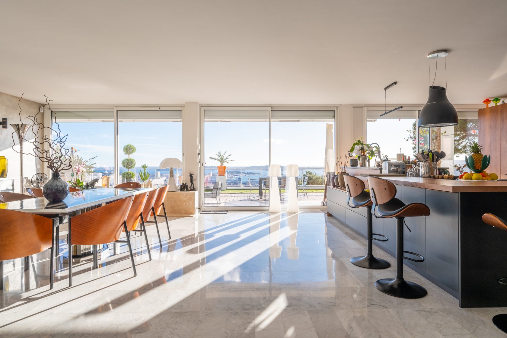 Superb sea view for this exceptional apartment on the heights of Toulon