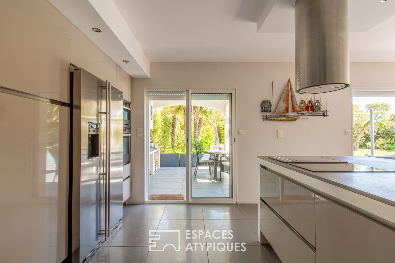 Maison familiale à la Pironnière avec piscine, espace détente et jardin paysagé