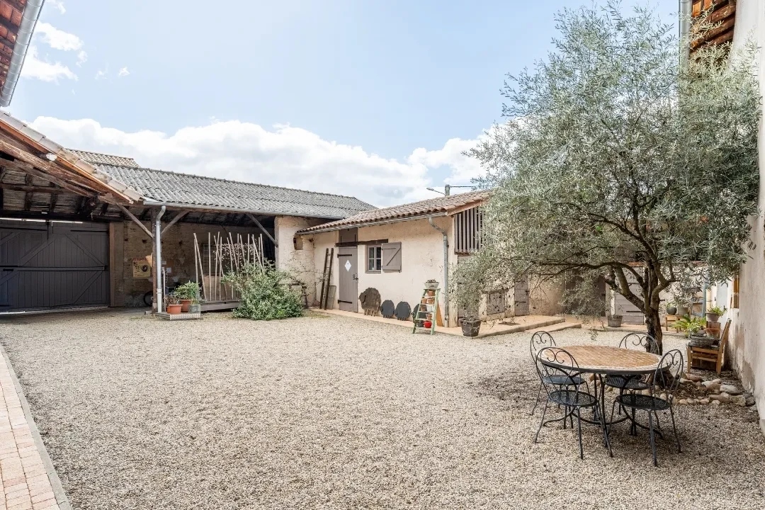 Propriété de caractère avec son parc arboré, piscine et gîte indépendant à Messimy-sur-Saône