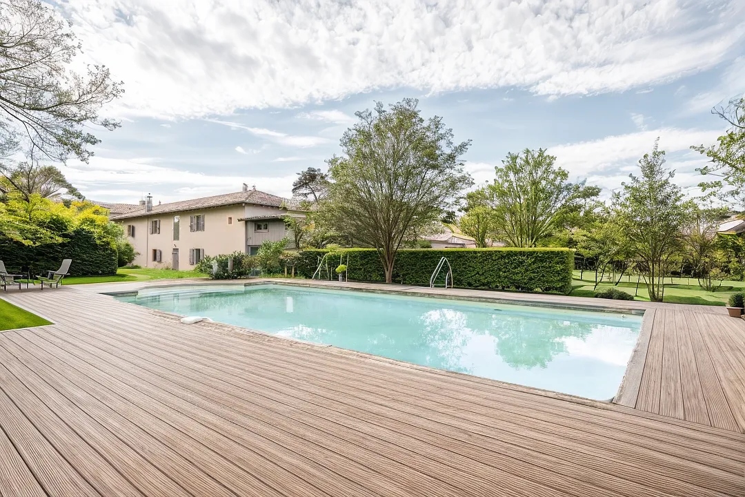 Propriété de caractère avec son parc arboré, piscine et gîte indépendant à Messimy-sur-Saône