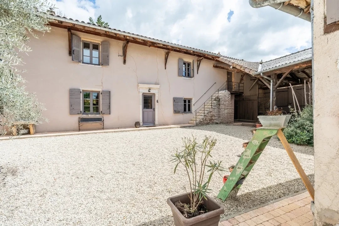 Propriété de caractère avec son parc arboré, piscine et gîte indépendant à Messimy-sur-Saône