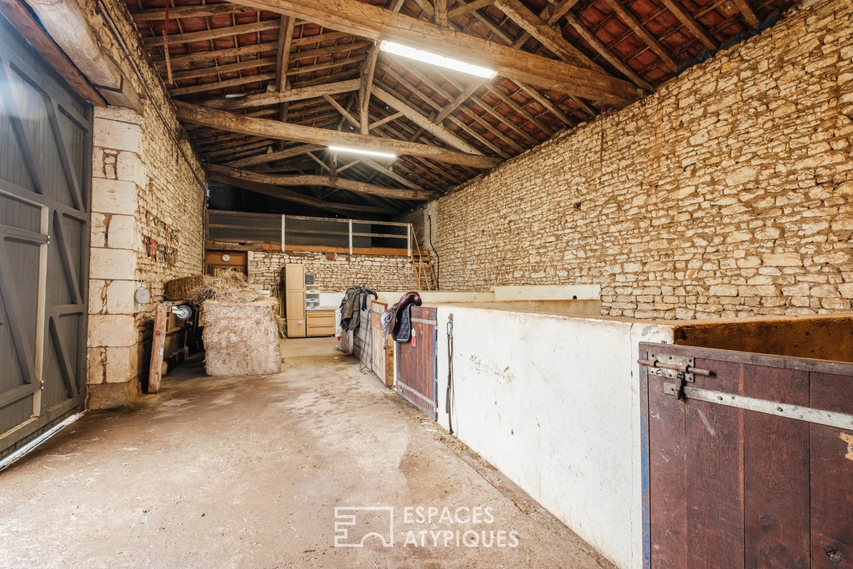 Magnifique maison de maître avec piscine et équipements équestres