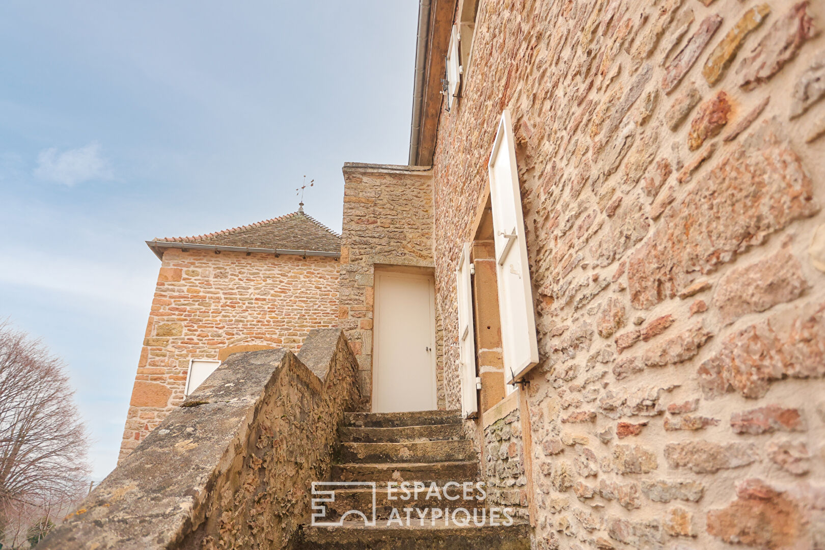 Ensemble de deux maisons de caractère dans village viticole