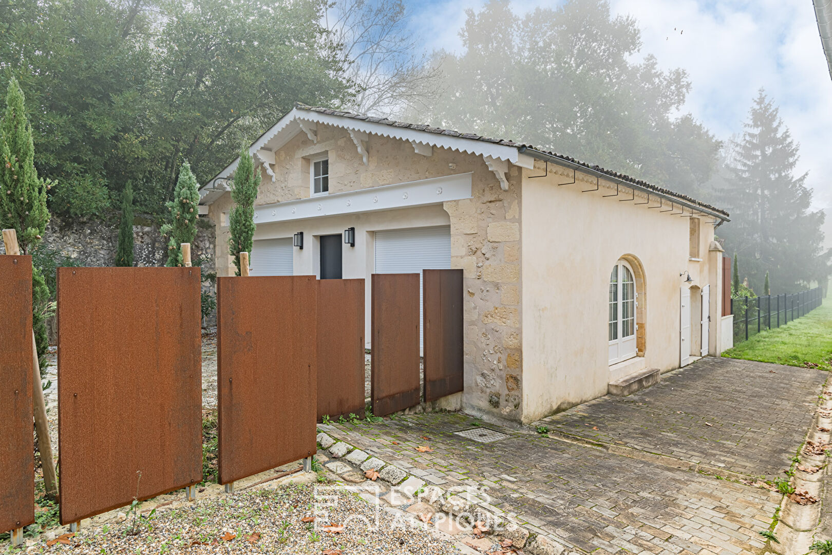 The charterhouse with outbuilding and swimming pool in the heart of its wooded park