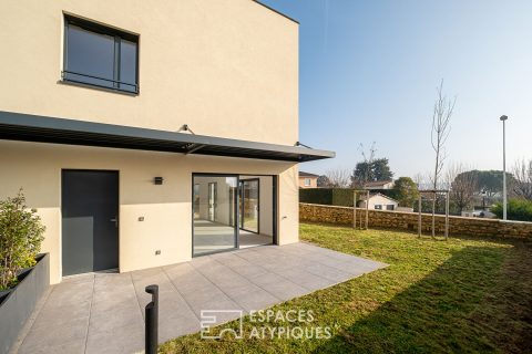 Duplex contemporain avec jardin