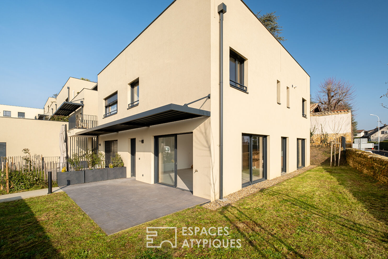 Duplex contemporain avec jardin