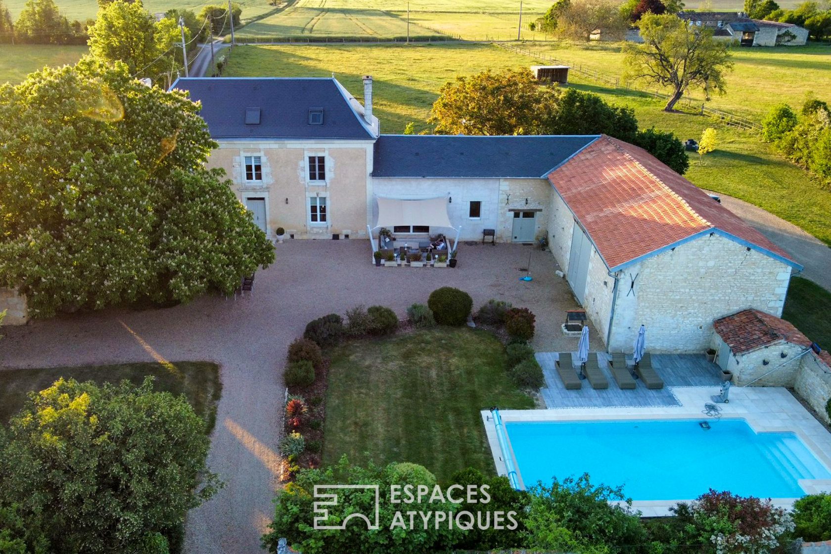 Magnifique maison de maître avec piscine et équipements équestres