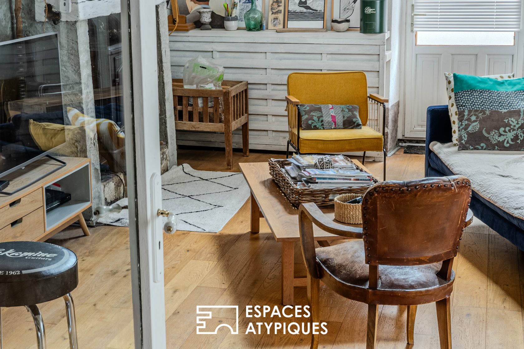 Une maison de bourg au charme intemporel avec piscine et dépendances