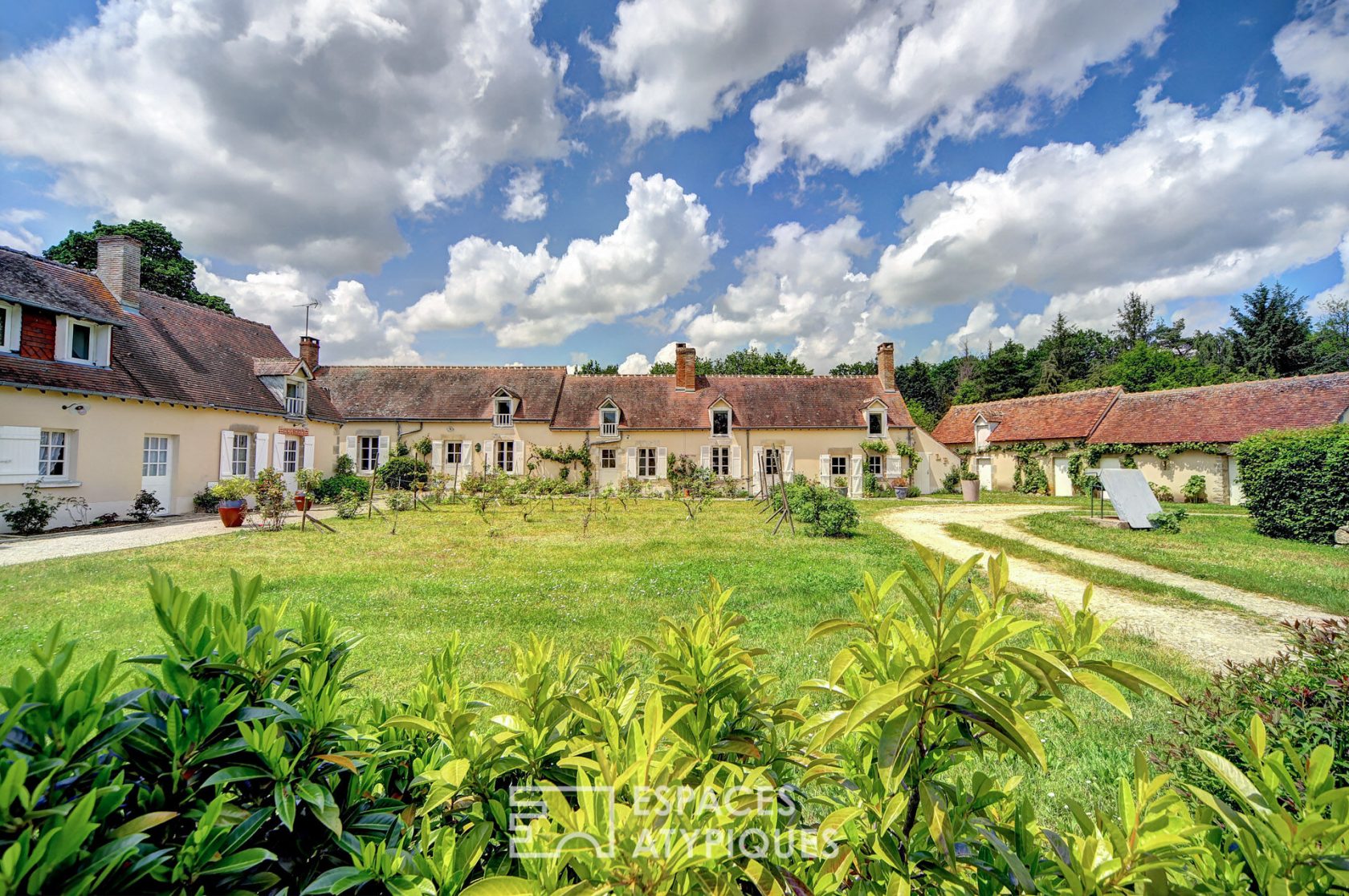 Propriété familiale en lisière de forêt