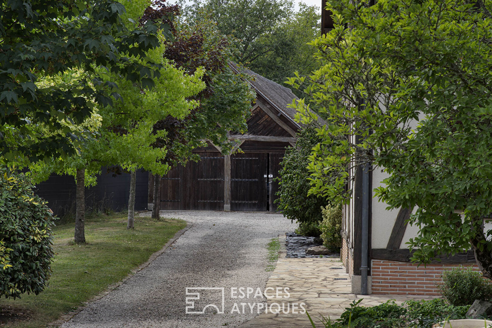 Au coeur de la Sologne, maison d’architecte avec colombages et briques