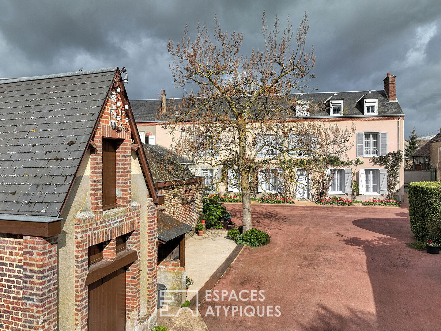 Maison ancienne fin XVIIIème et son ancien chai