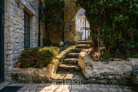 Maison de pierre avec dépendance et caquetoire