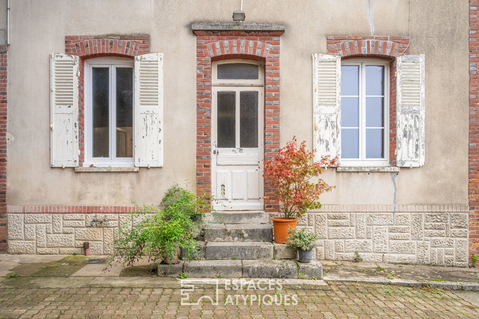 Charmante maison de village avec dépendances à réinventer