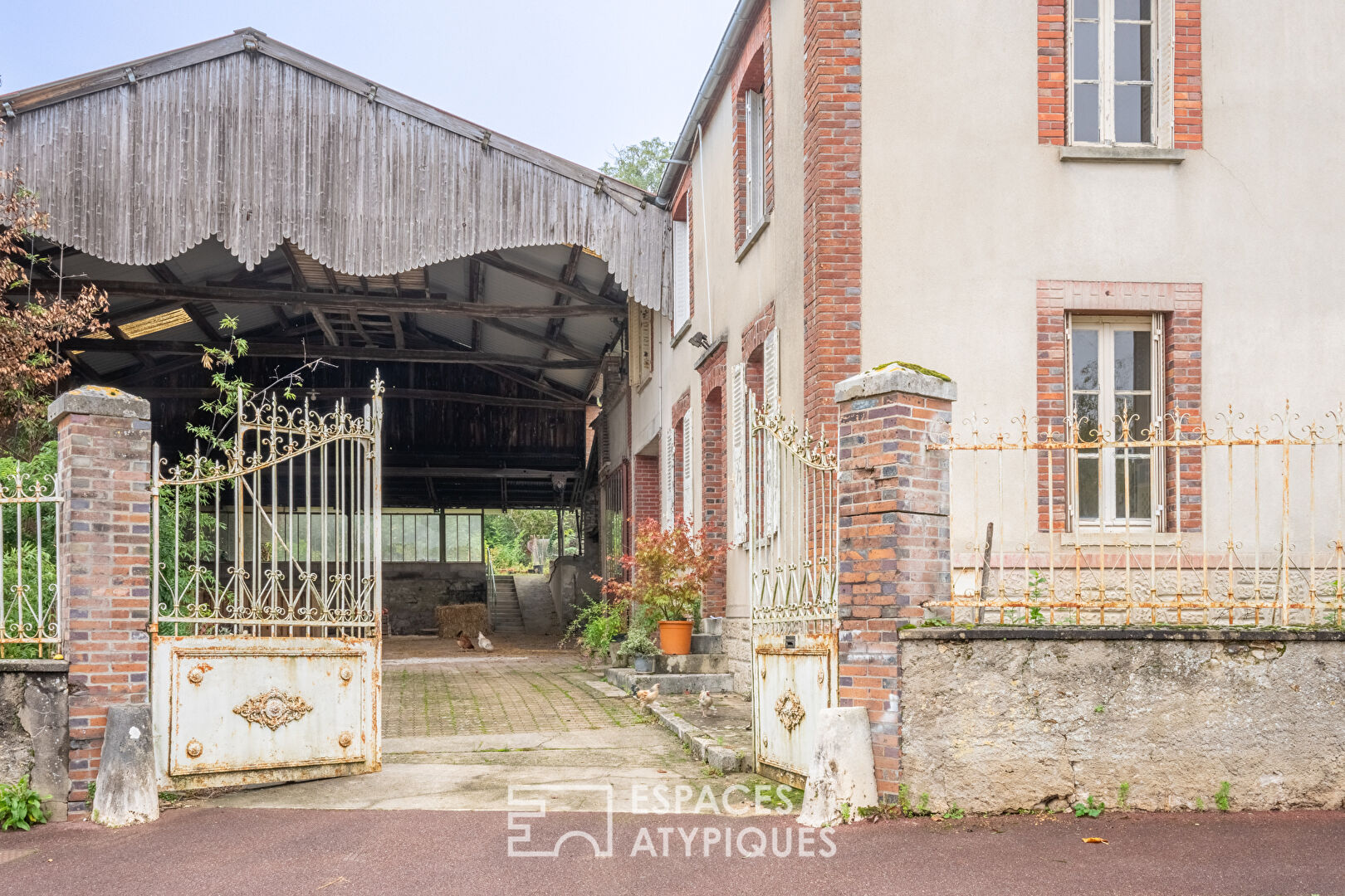 Charmante maison de village avec dépendances à réinventer