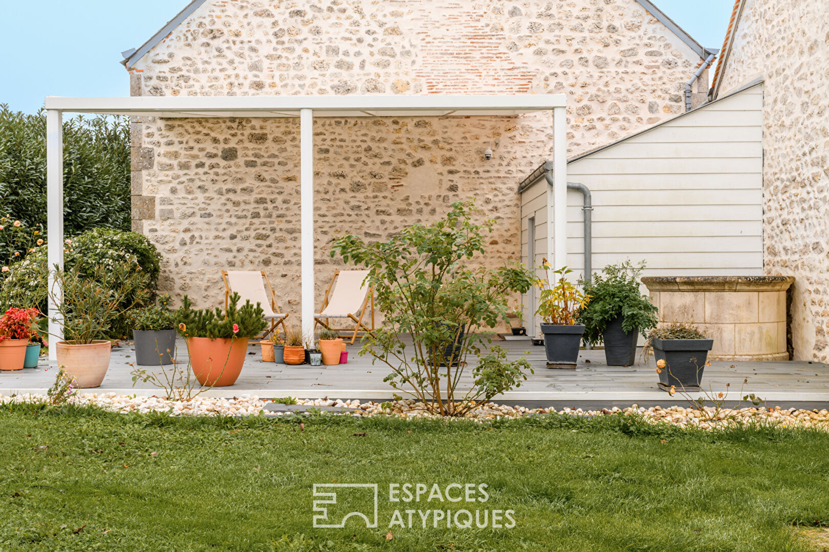 Longère rénovée et son vaste jardin arboré