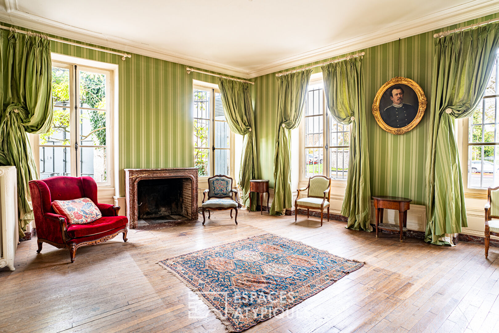 Maison bourgeoise à réinventer : élégance au coeur de Meung-sur-Loire