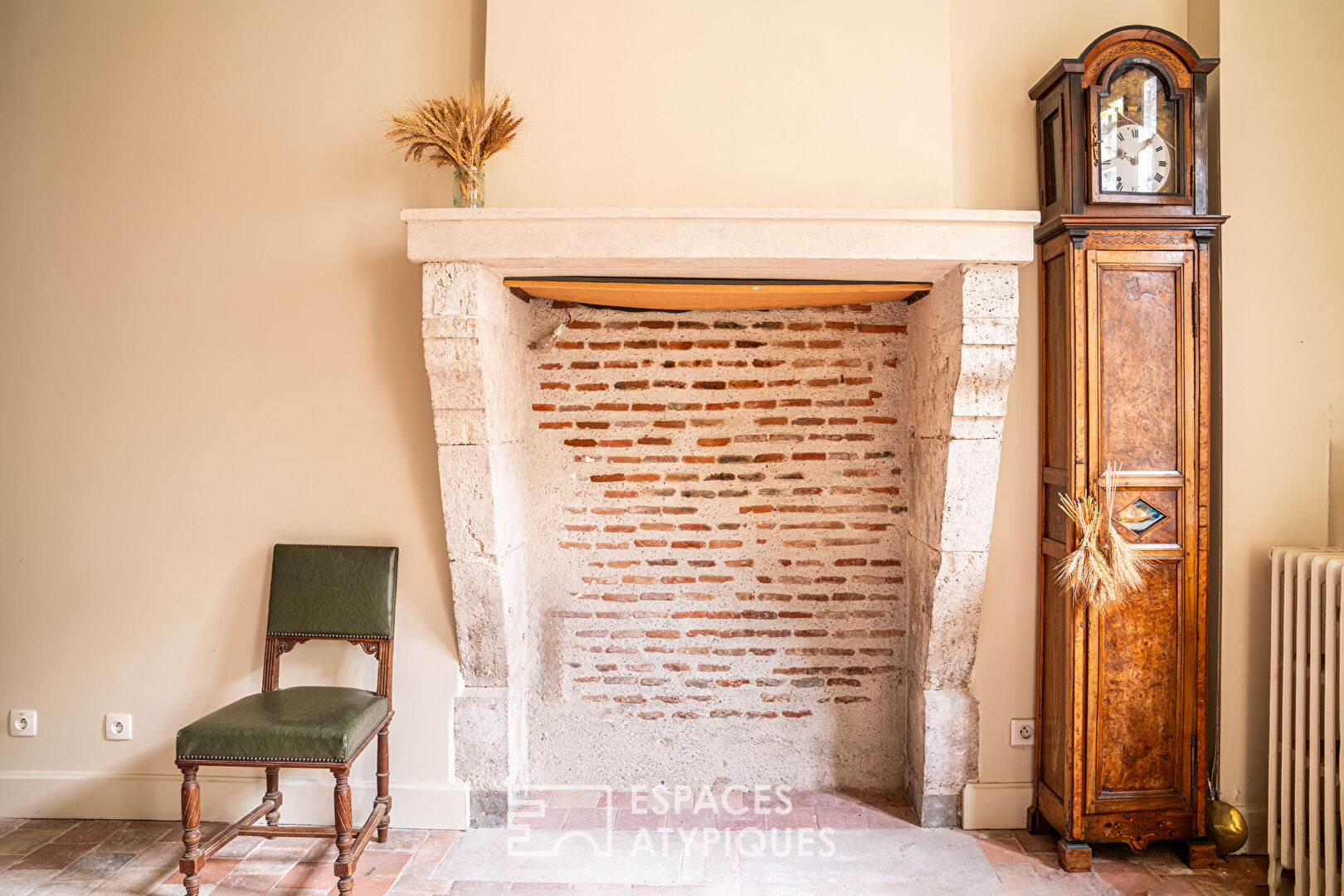 Maison bourgeoise à réinventer : élégance au coeur de Meung-sur-Loire