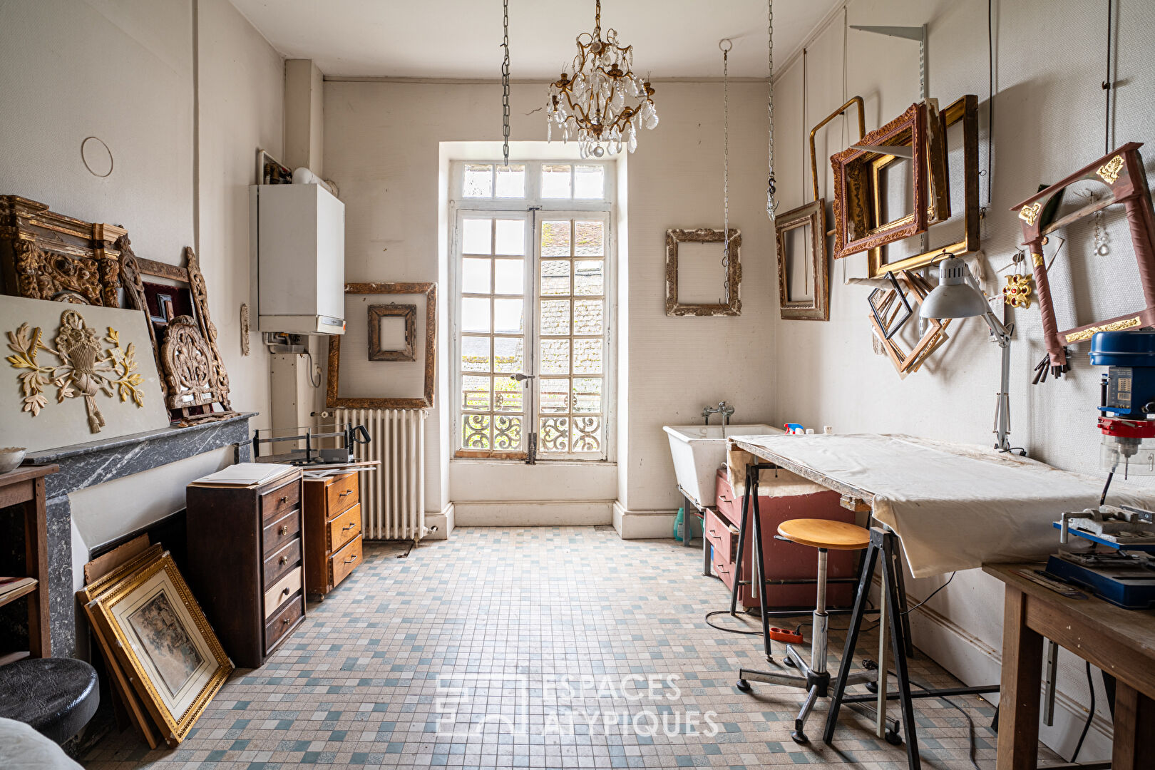 Maison bourgeoise à réinventer : élégance au coeur de Meung-sur-Loire