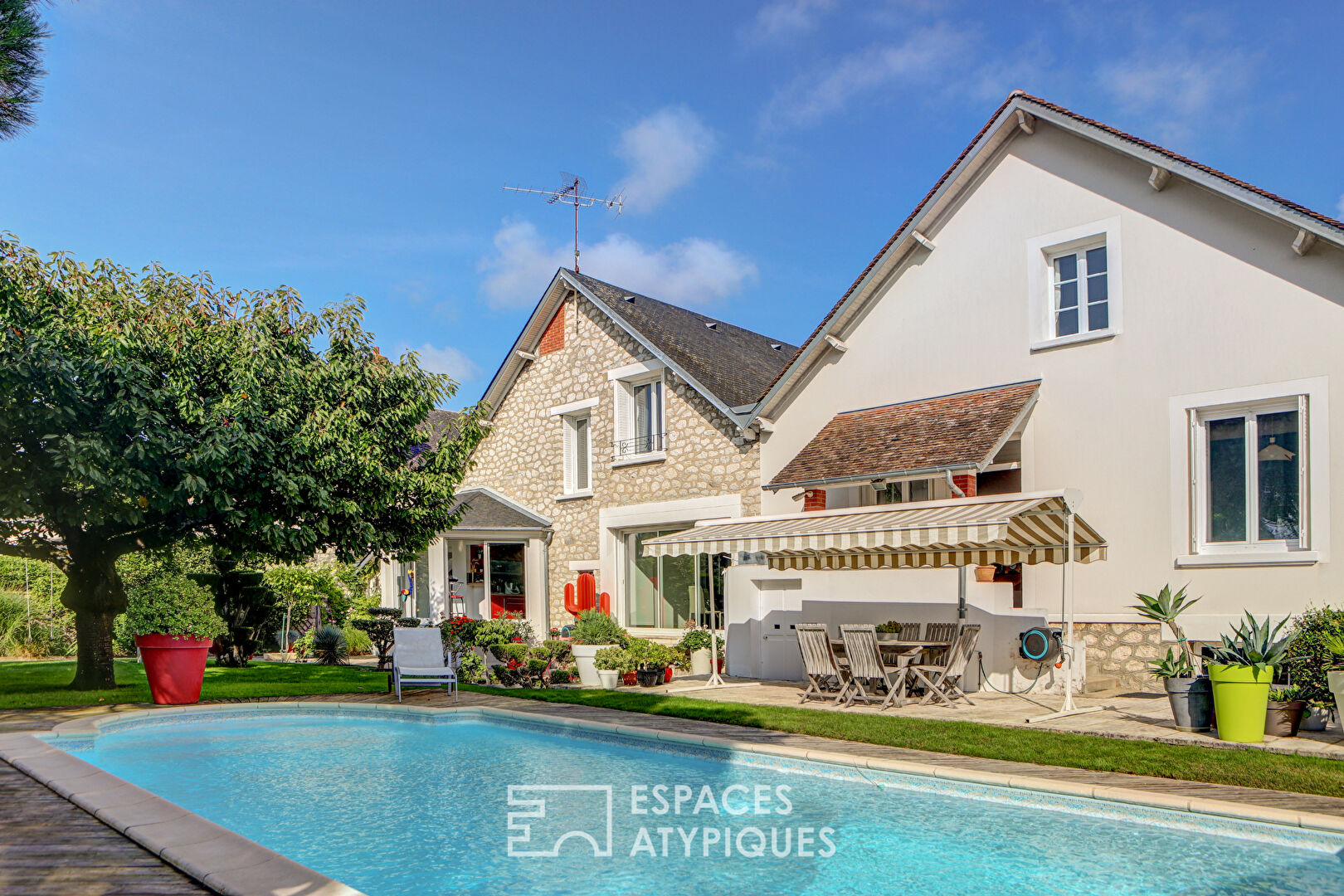 Ensemble de deux maisons avec piscine